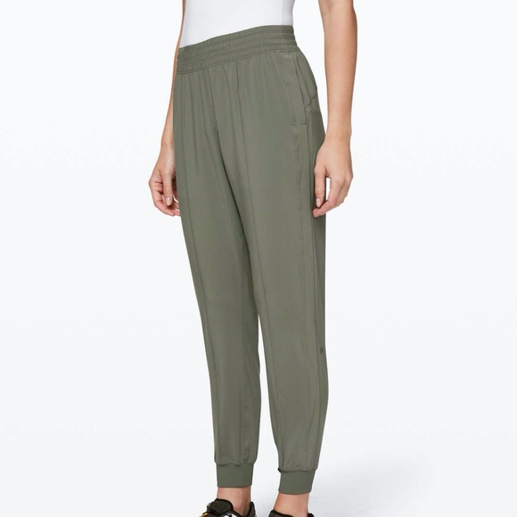Lululemon Wanderer Cropped Jogger Grey Sage - Size 8